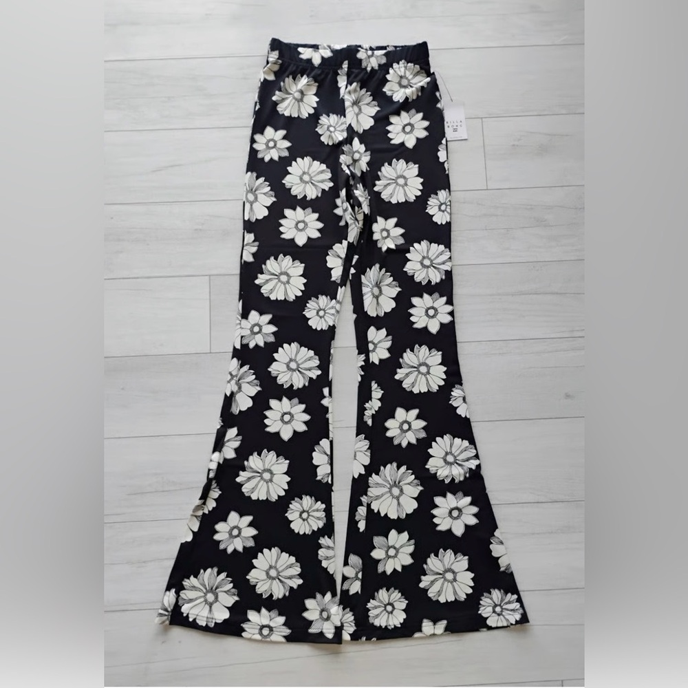 Billabong Hang Loose Floral Black and White Floral Flared Knit Pants Sz S